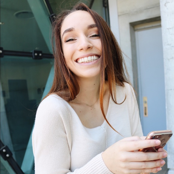 Meet your Posher, Ali - Picture 1 of 1